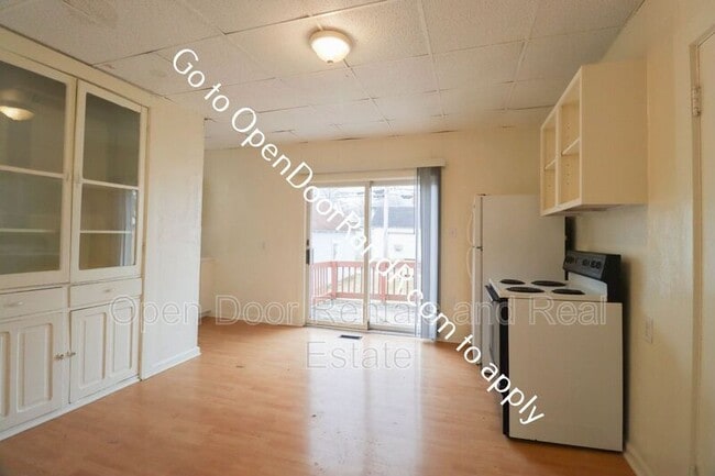 Building Photo - 608 Anderson Ave