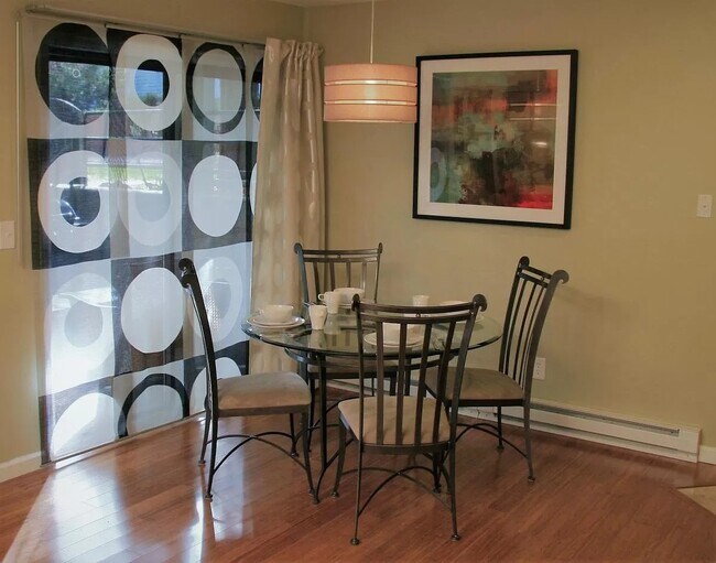 Foto del edificio - 3735 Birchwood Dr