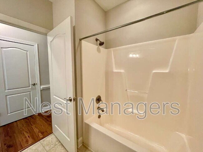 Building Photo - 206 Fountainhead Ln