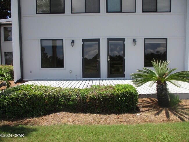 Foto del edificio - 4726 Bay Point Rd