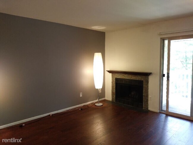 Foto del edificio - 1 br, 1 bath Condo - 1727 Ascot Way I Unit I