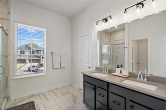 Building Photo - 648 Silver Pear Ct