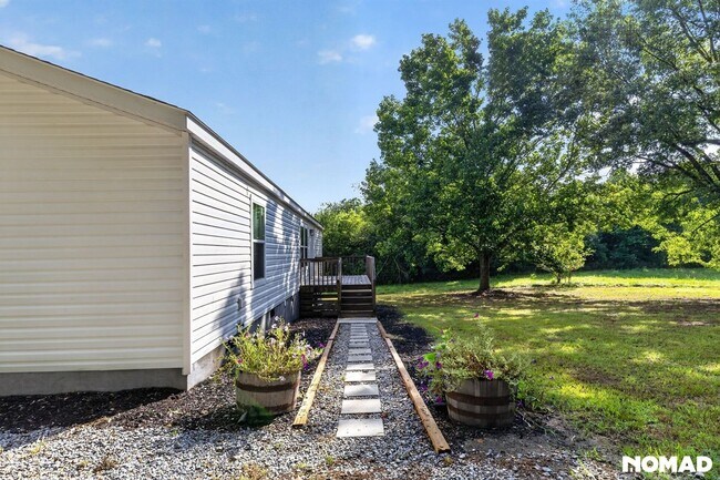 Building Photo - 1431 W Ridgeway Rd