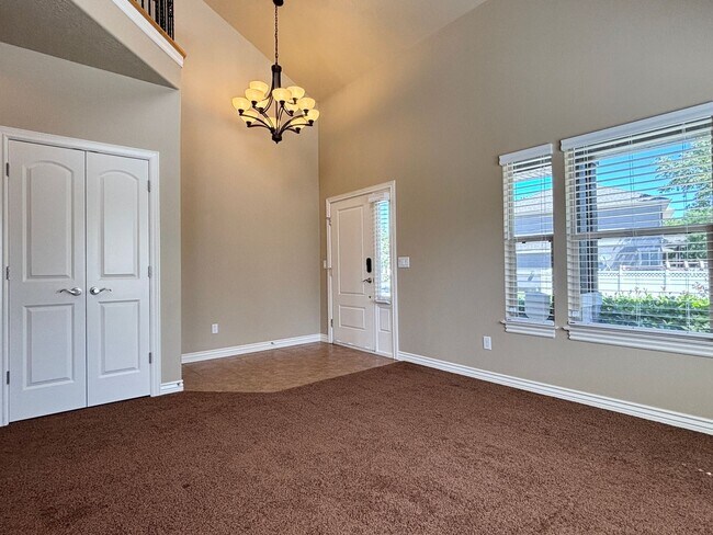 Foto del edificio - Beauty & Space on Premium Corner Lot!