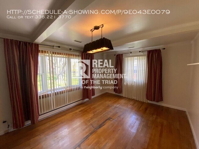 Foto del edificio - Roomy 3 Bed / 1.5 Bath Home w/Fenced Backyard