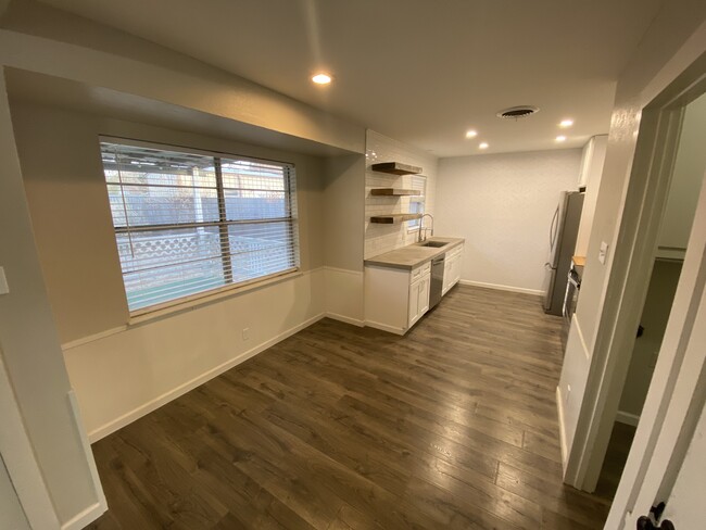 Building Photo - 3211 Frontier Dr