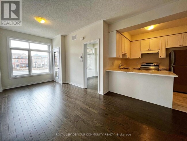 Building Photo - 194 Vantage Lp