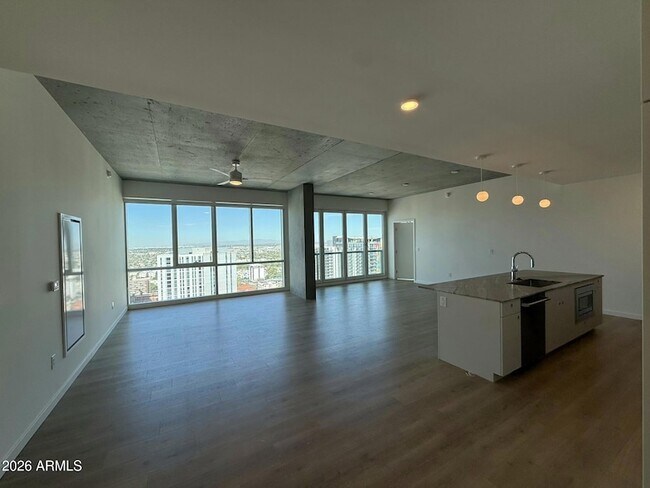 Foto del edificio - 777 N Central Ave