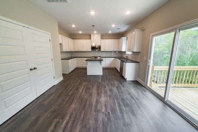 Building Photo - Spacious 4-Bedroom, 3-Bath Home for Rent i...