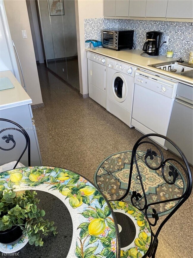 Foto del edificio - 2 br, 2 bath Condo - 5200 N Ocean Blvd Apt...