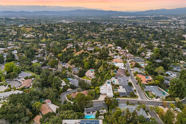Foto del edificio - 3465 Valley Meadow Rd