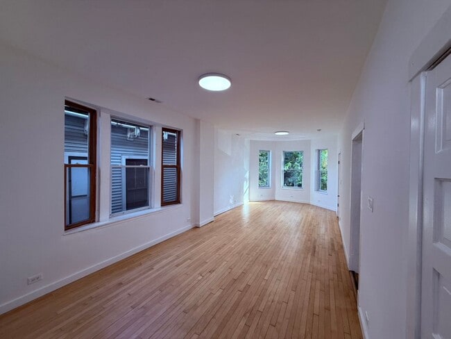 Photo - 1336 W Barry Ave Apartment