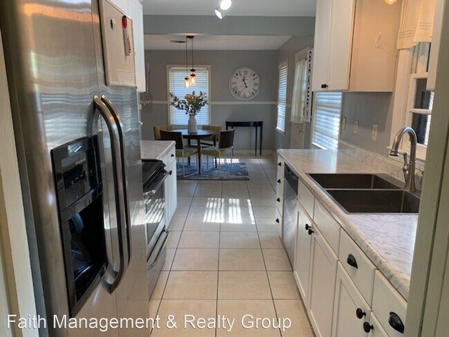Building Photo - 3 br, 1.5 bath House - 4792 Dee Rd