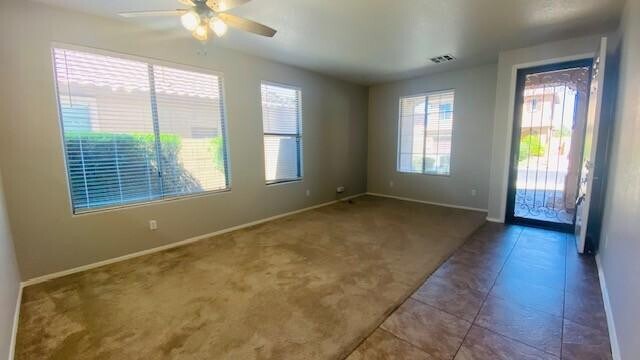 Foto del edificio - 4081 E Torrey Pines Ln