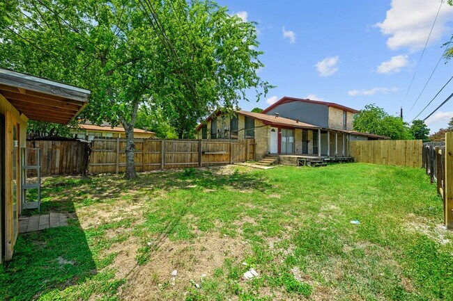 Foto del edificio - 202 Northcrest Cir