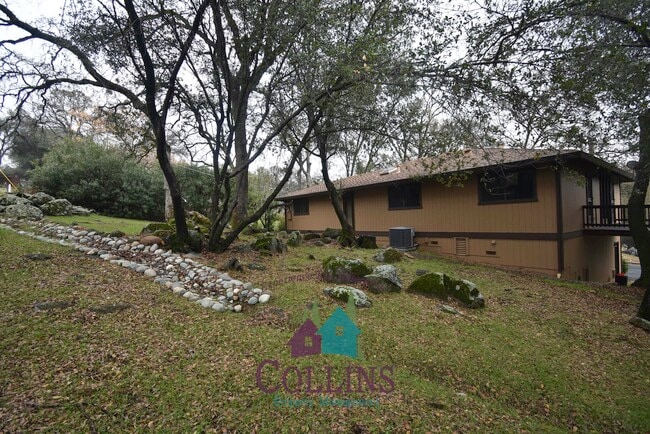 Building Photo - 2045 Ross Dr