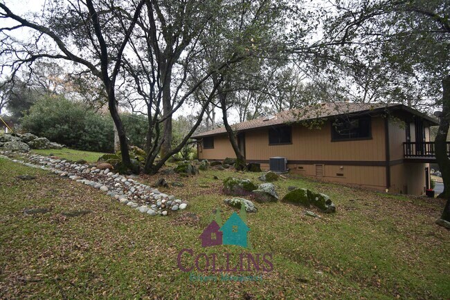 Foto del edificio - 2045 Ross Dr