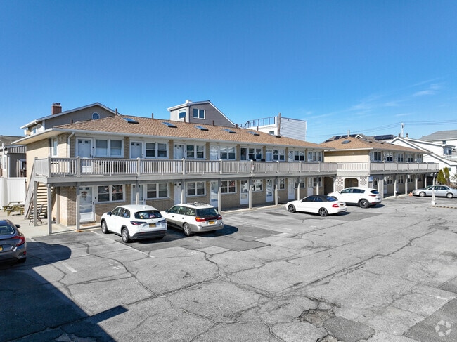 Building Photo - 979 Oceanfront