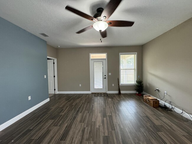 Building Photo - 1377 N Beal Ext