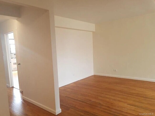 Foto del edificio - 2640 Marion Ave