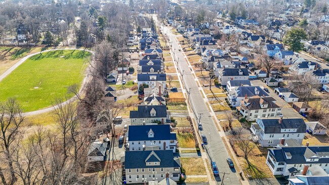 Foto del edificio - 58 Maplewood Ave