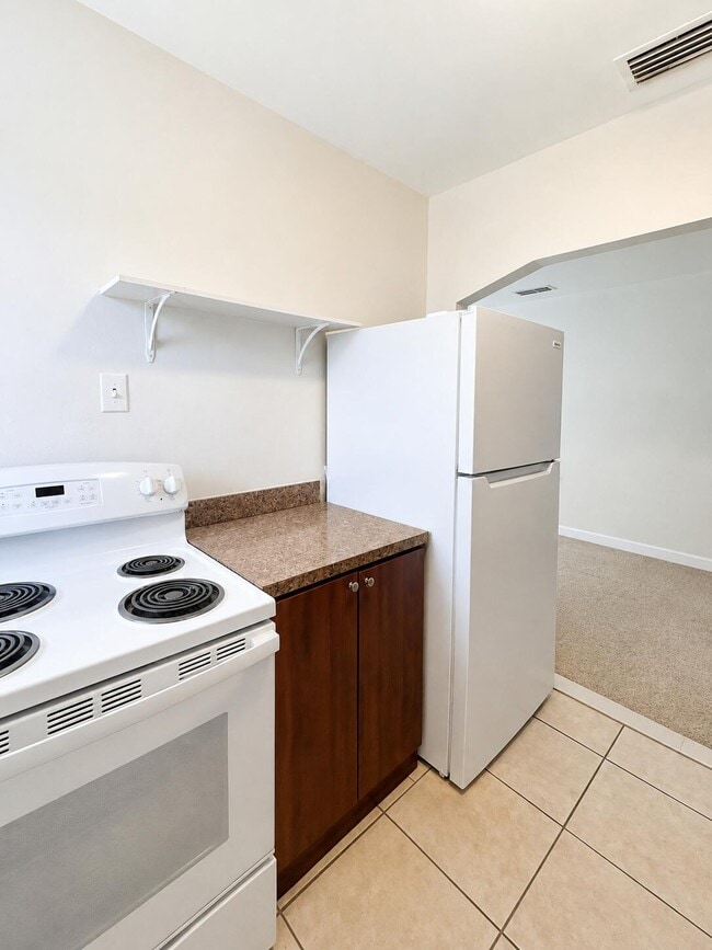 Building Photo - 1140 NE 15th Ave