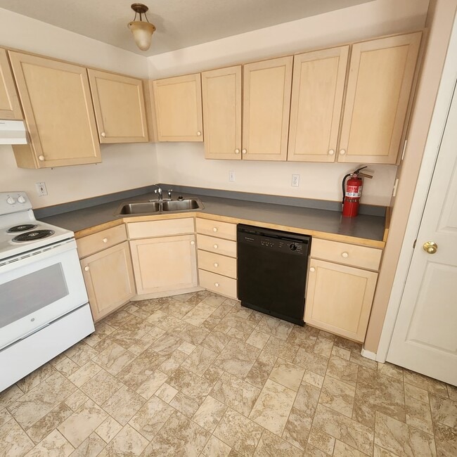 Building Photo - 207 Quinella St