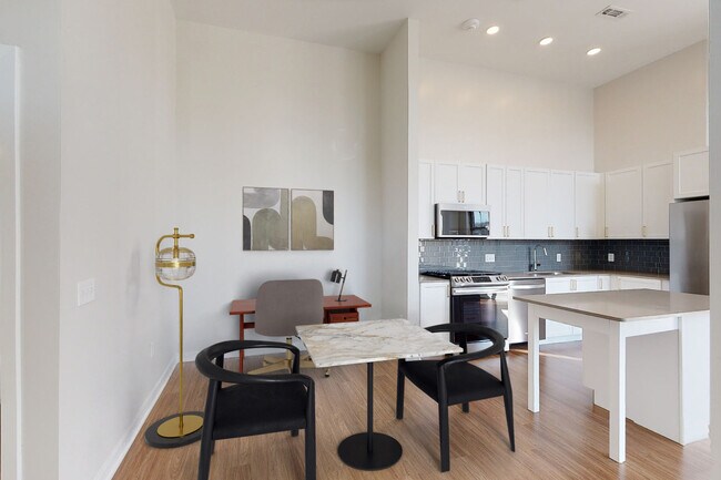 Foto del edificio - 332 Halstead Ave