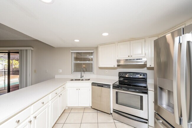 Foto del edificio - 3610 Fairway Forest Dr