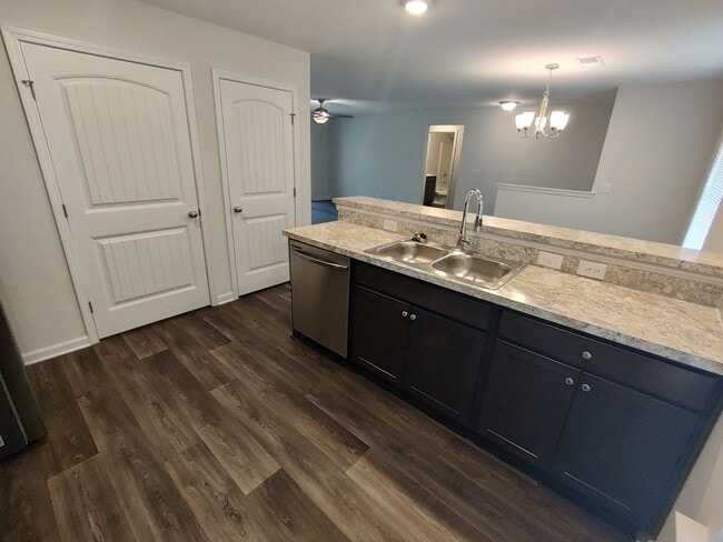 Foto del edificio - Move in Ready! Easy & Quick move-in process