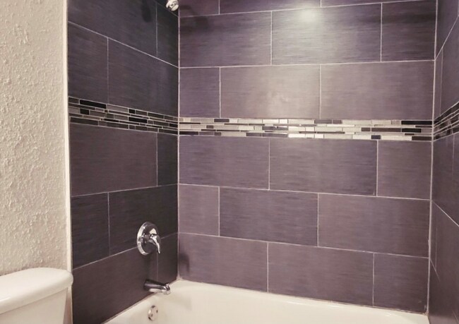 Foto del edificio - 3862 Englewood Cir