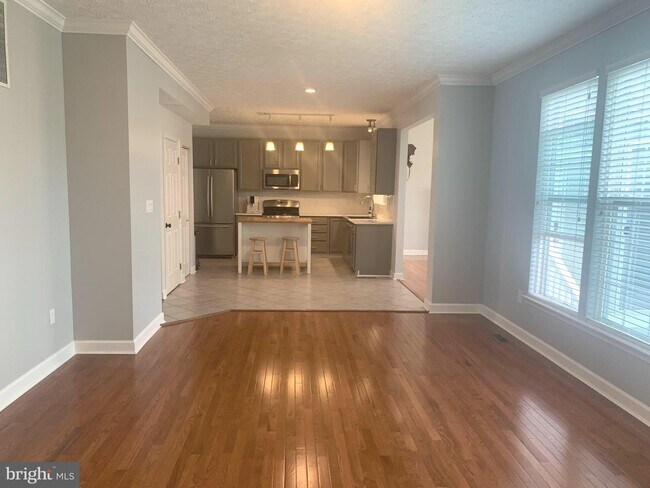 Building Photo - 705 Rock Elm Ct