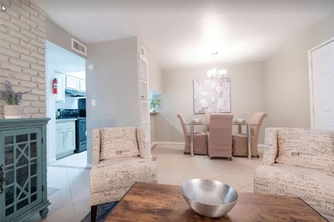 Foto del edificio - 7637 Harwin Drive Unit 61