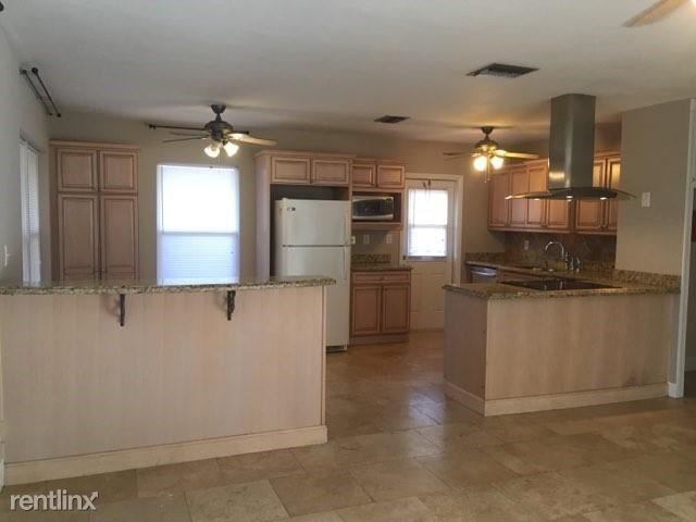 Foto del edificio - 3 br, 2 bath House - 1300 NE 26th Ter