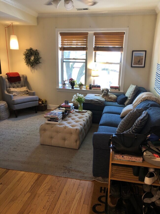 livingroom - 2019 N Leavitt St