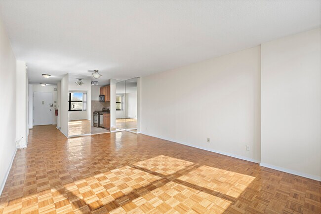 Foto del edificio - 7002 Kennedy Blvd E
