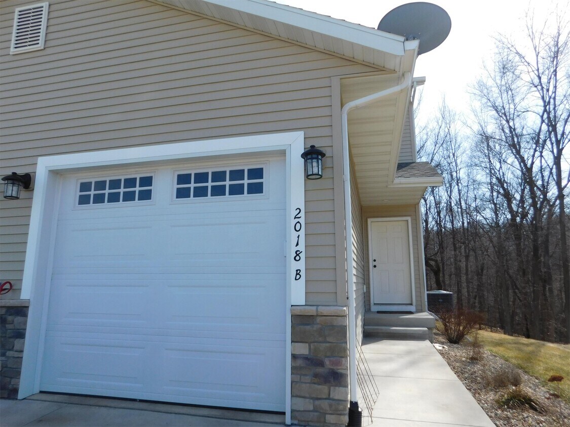 Primary Photo - 2018 Sugar Creek Dr NW