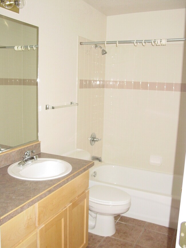 Foto del edificio - 2BR/1BA/2GA, 1039 sq.ft. rental in Sierra ...