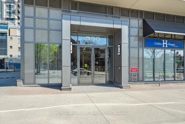 Photo du bâtiment - 530-1530 St Clair Ave W