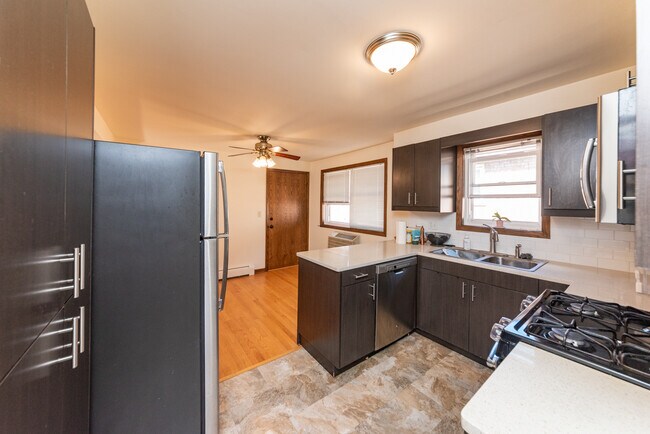 Foto del edificio - 4520 N Seeley Ave