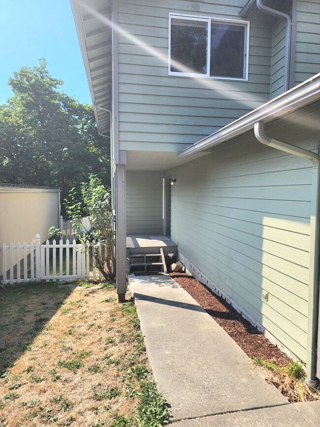 Building Photo - 2426 Callow Rd