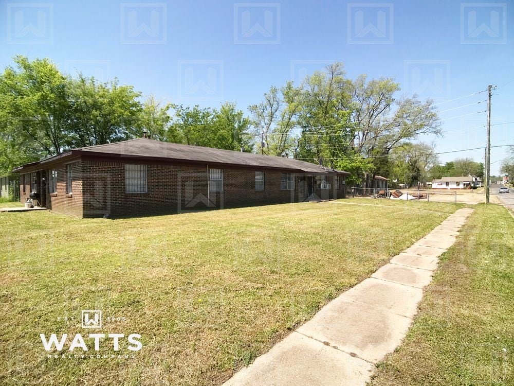 Primary Photo - 2100 Avenue K
