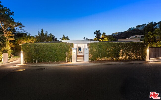 Foto del edificio - 1811 Rising Glen Rd