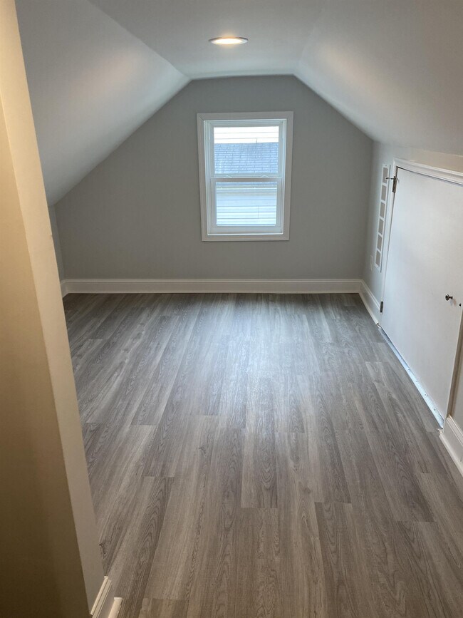 Building Photo - 3102 Baybriar Rd