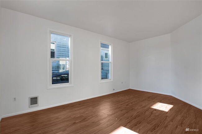 Foto del edificio - 406 W 1st St