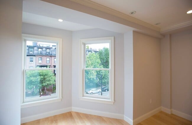 Building Photo - 296 Beacon St
