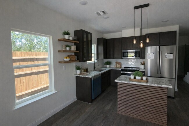 Foto del edificio - 3810 Hiford Dr