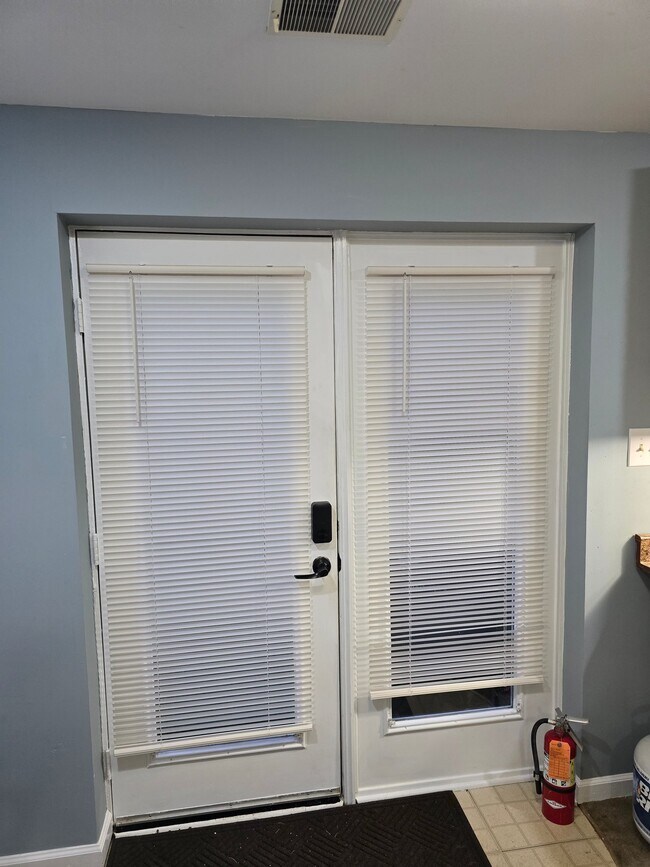 Foto del edificio - 16088 Olmstead Ln