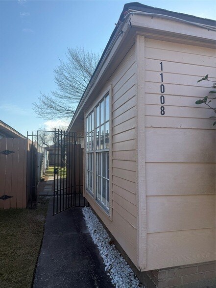 Foto del edificio - 11008 Misty Summit Dr