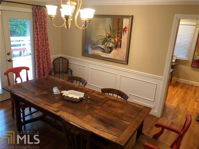 Building Photo - 557 Overbrook Dr NW